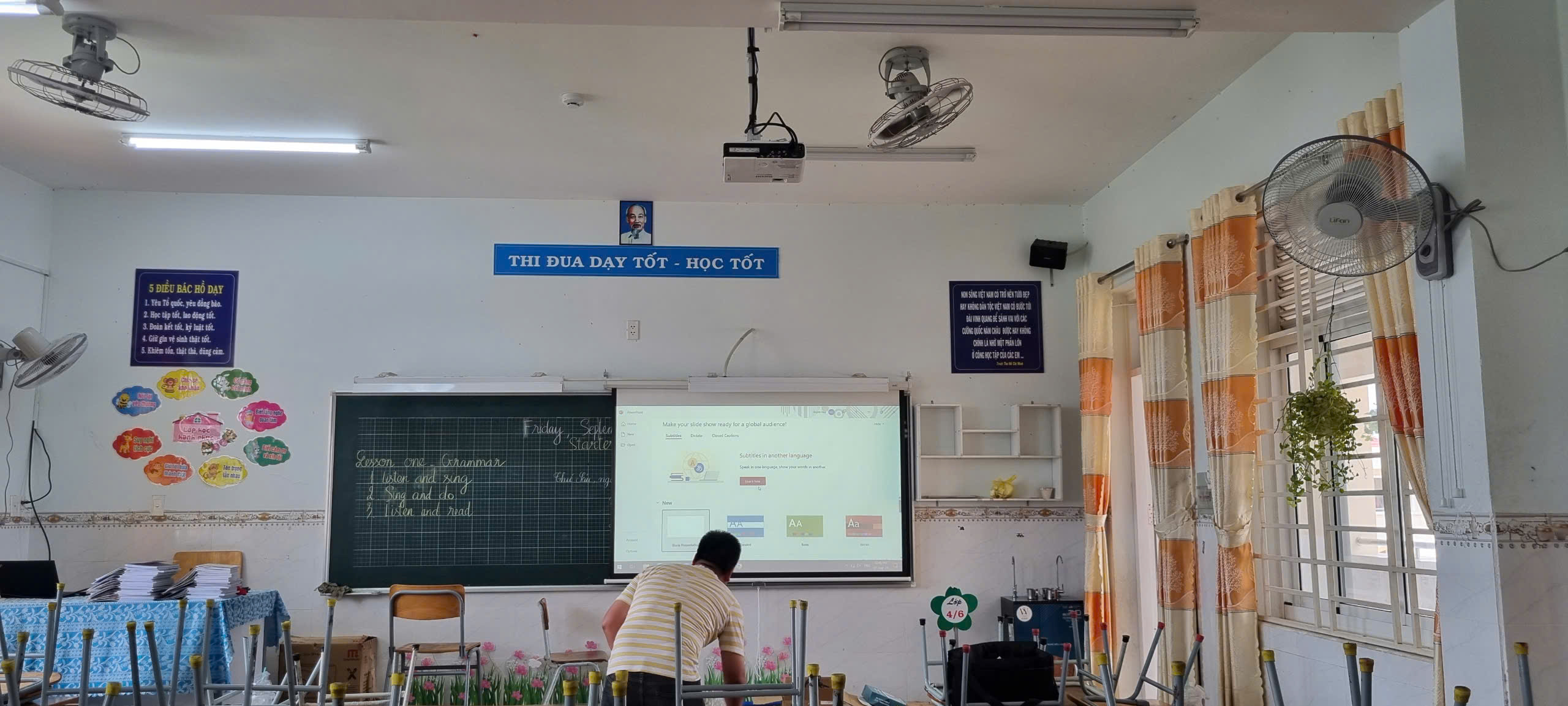 lắp máy chiếu cũ lớp học