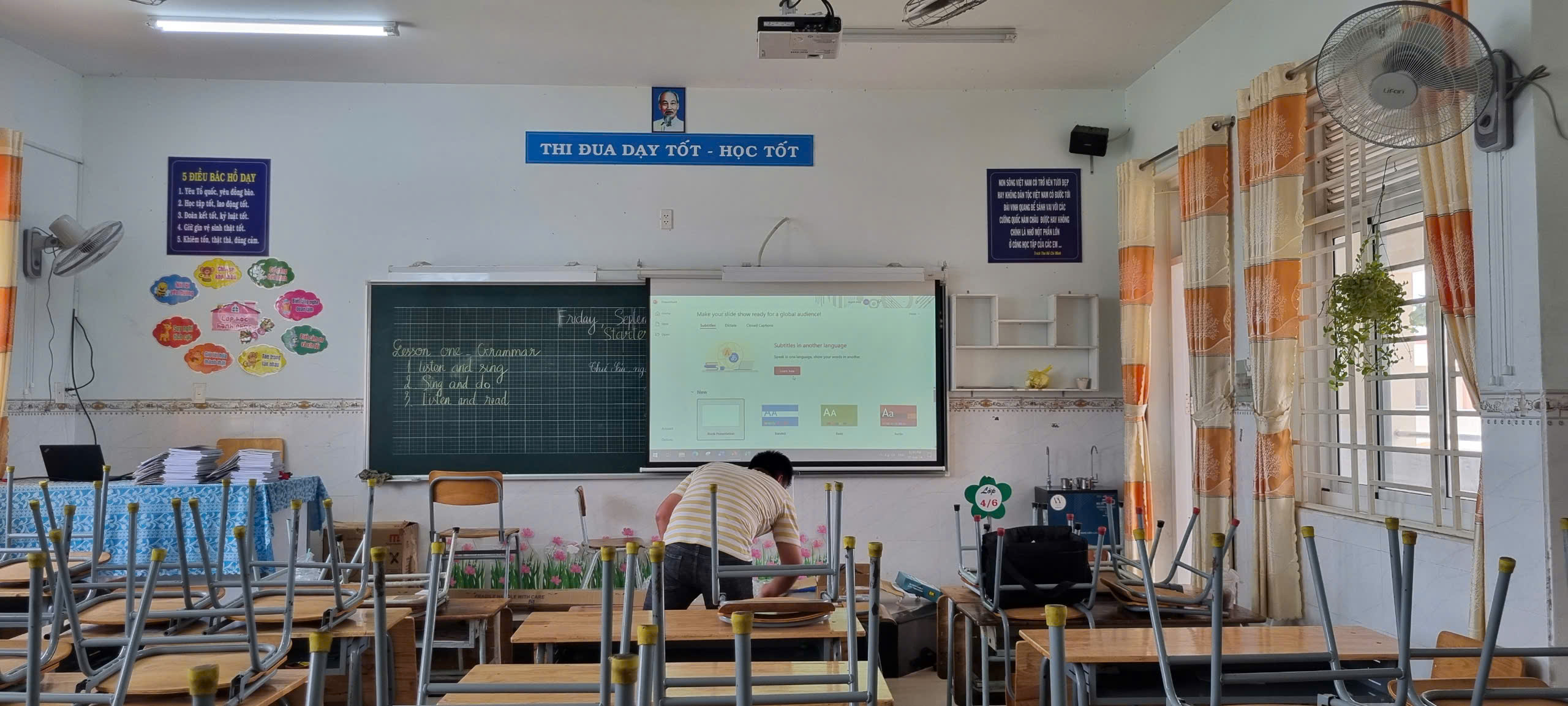 lắp máy chiếu cũ lớp học