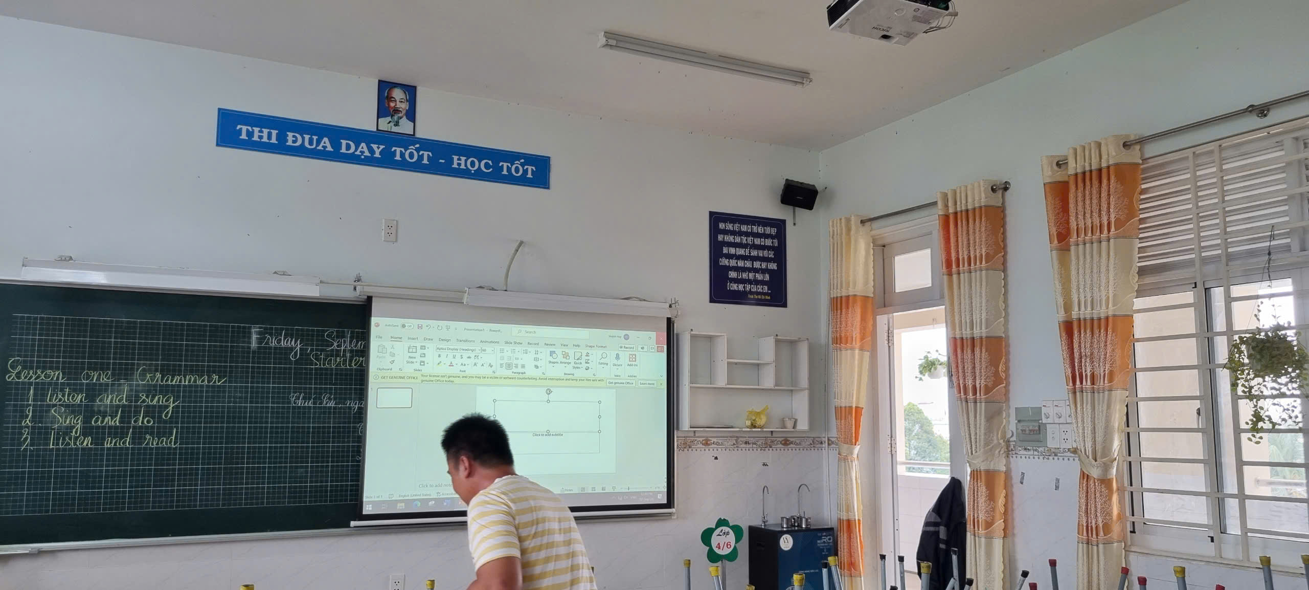 lắp máy chiếu cũ lớp học