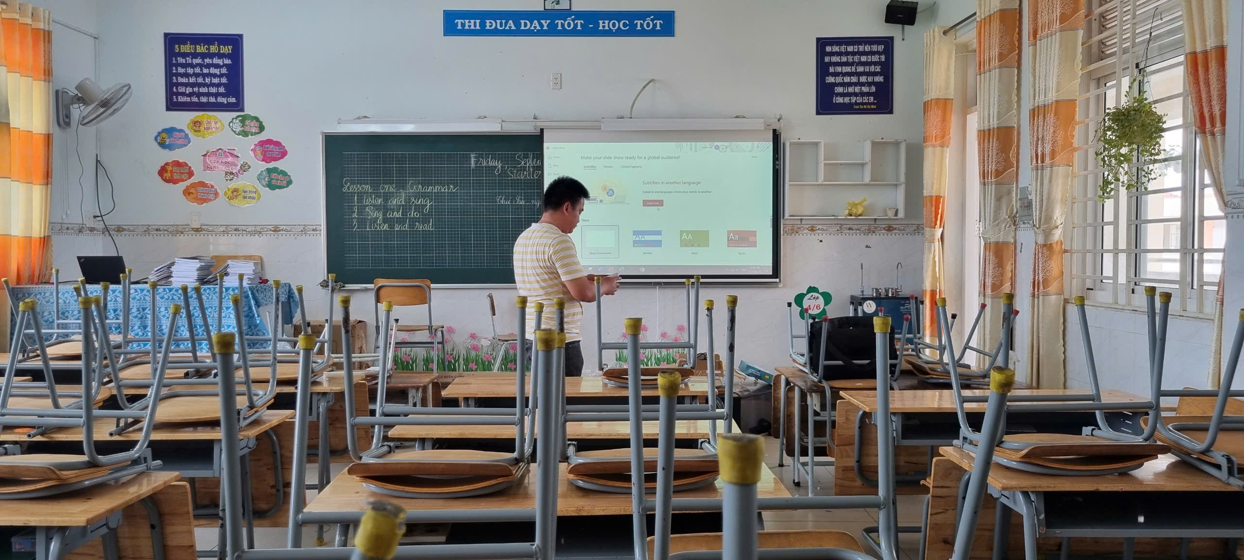 lắp máy chiếu cũ lớp học