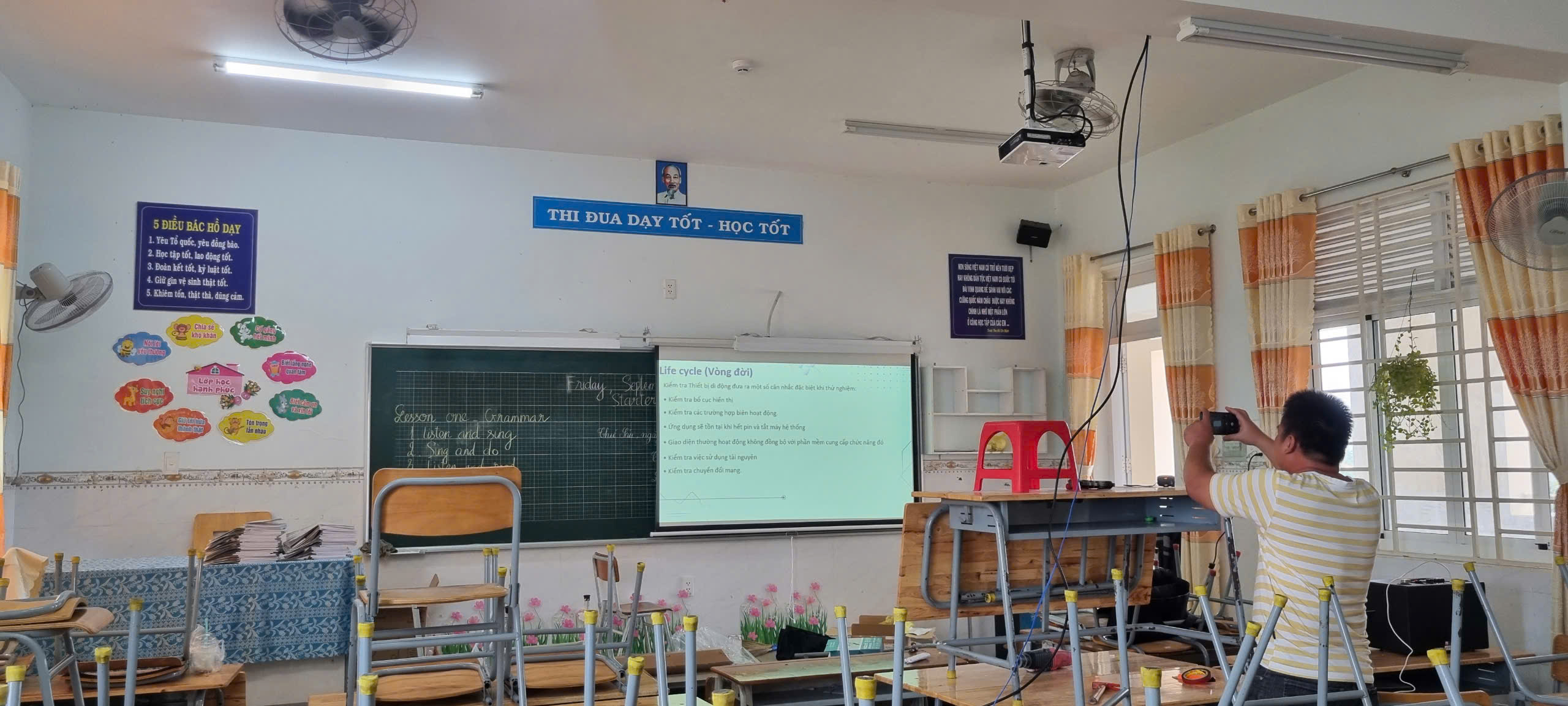 lắp máy chiếu cũ lớp học
