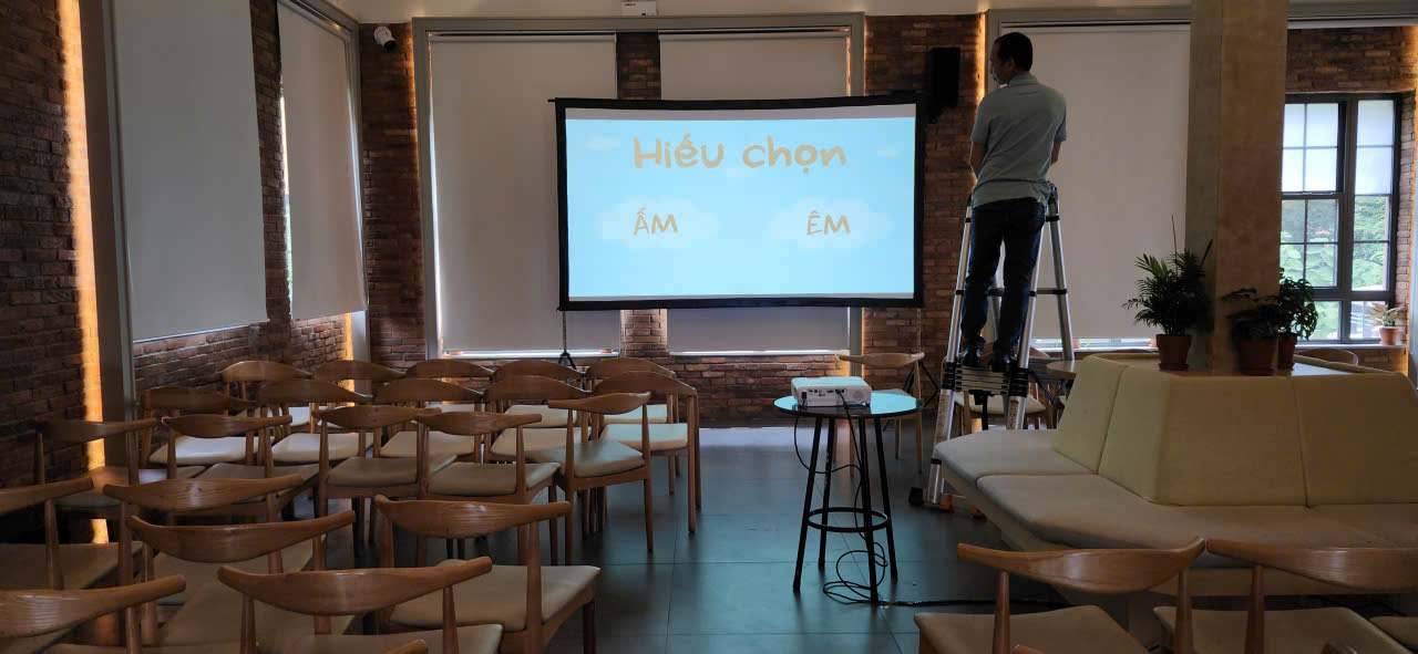 Cho thuê máy chiếu tổ chức sự kiện